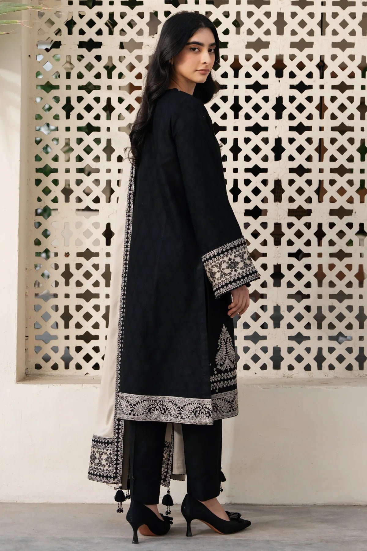 3 PC EMBROIDERED SUIT DHANAK - BG821