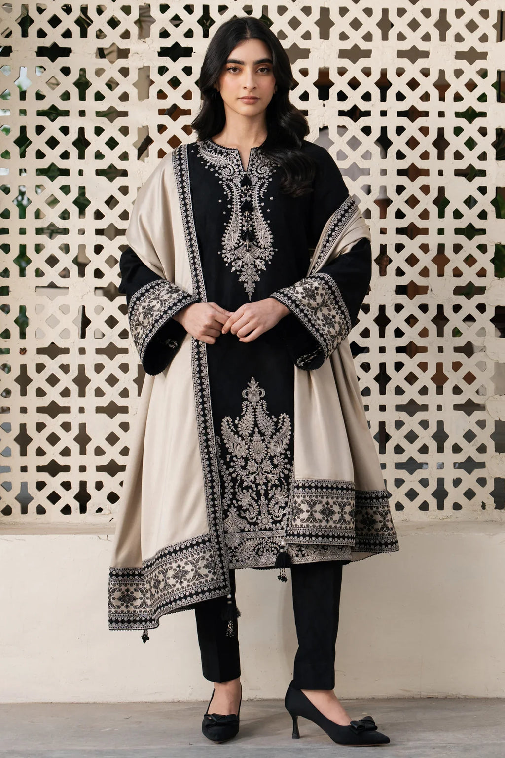 3 PC EMBROIDERED SUIT DHANAK - BG821