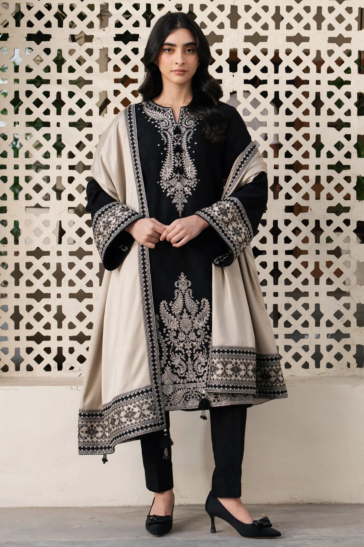 3 PC EMBROIDERED SUIT DHANAK - BG821