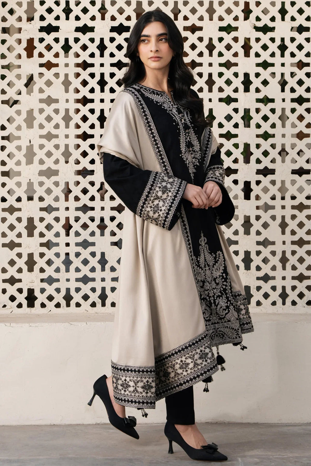 3 PC EMBROIDERED SUIT DHANAK - BG821
