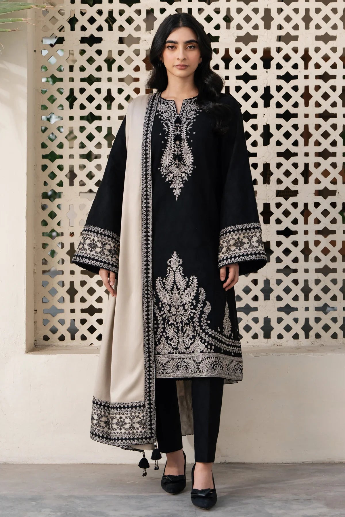 3 PC EMBROIDERED SUIT DHANAK - BG821