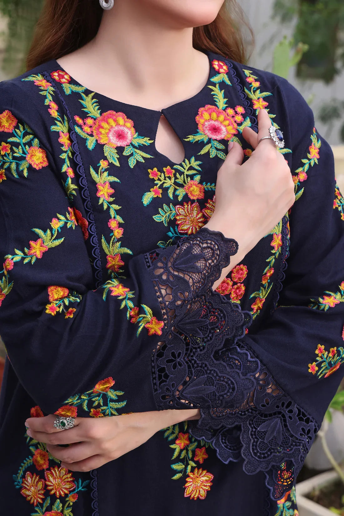 3 PC EMBROIDERED DHANAK SUIT - BG831