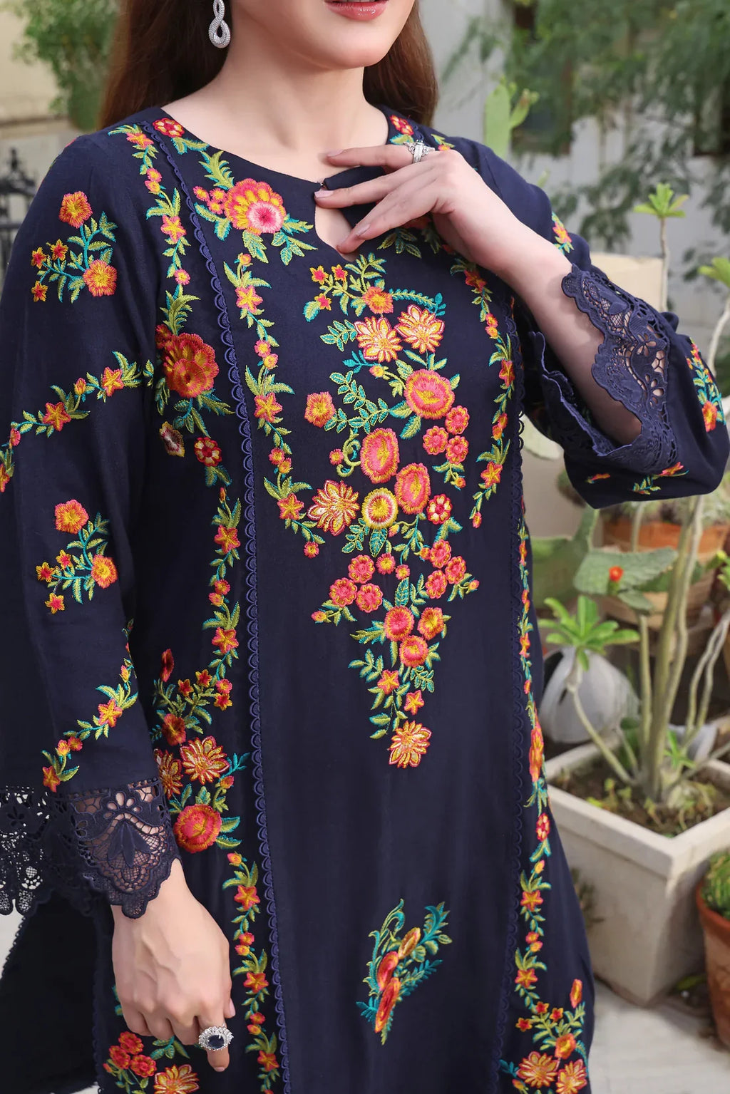 3 PC EMBROIDERED DHANAK SUIT - BG831