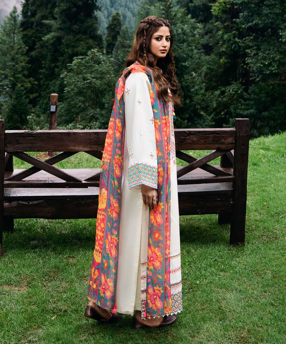 3 PC EMBROIDERED LAWN - BG762