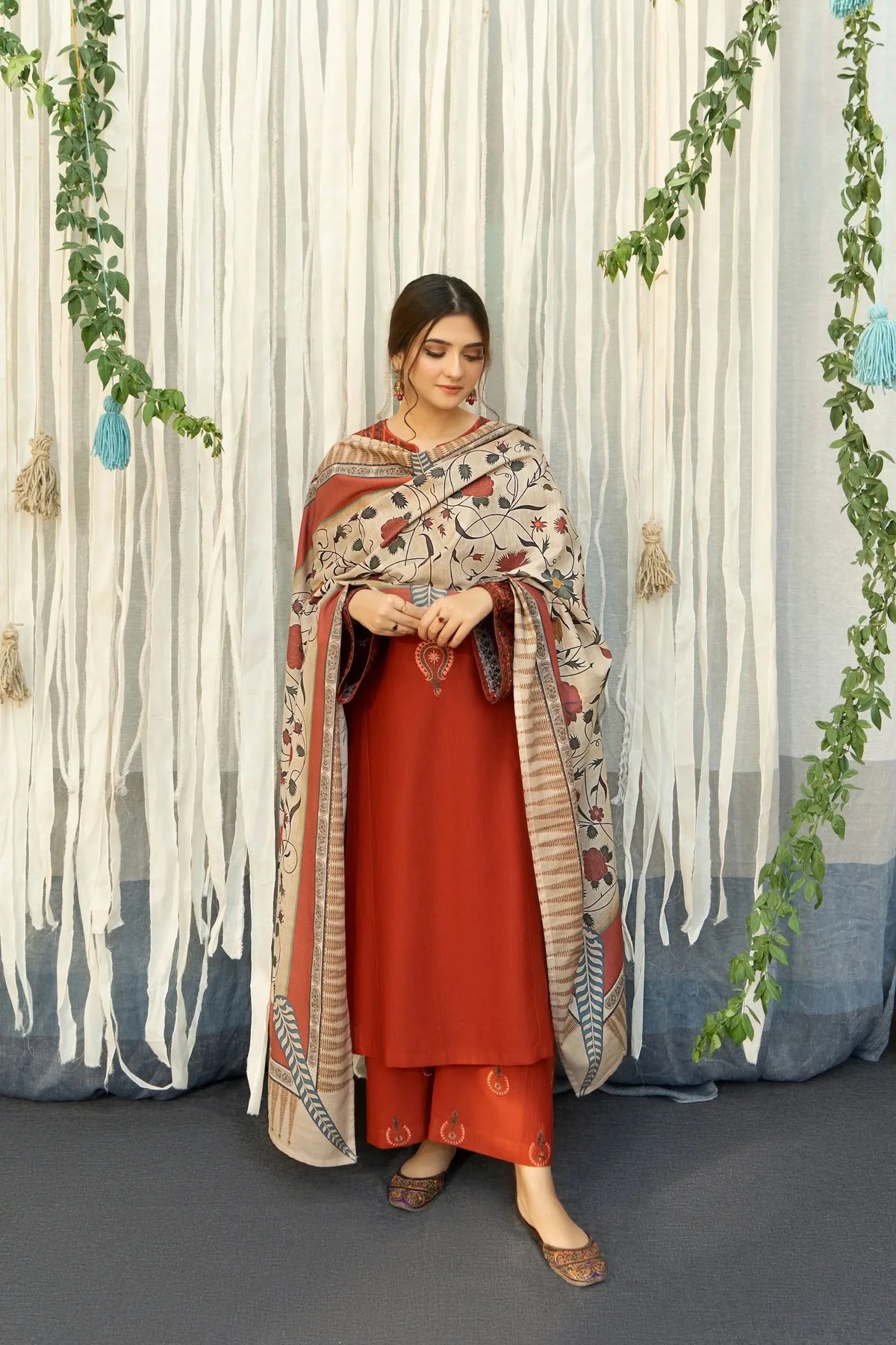 AMIRAH DHANAK - BG622