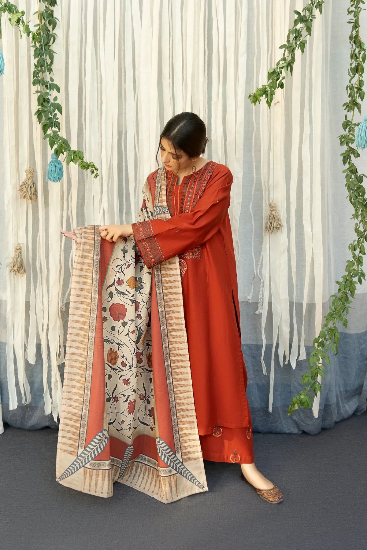 AMIRAH DHANAK - BG622