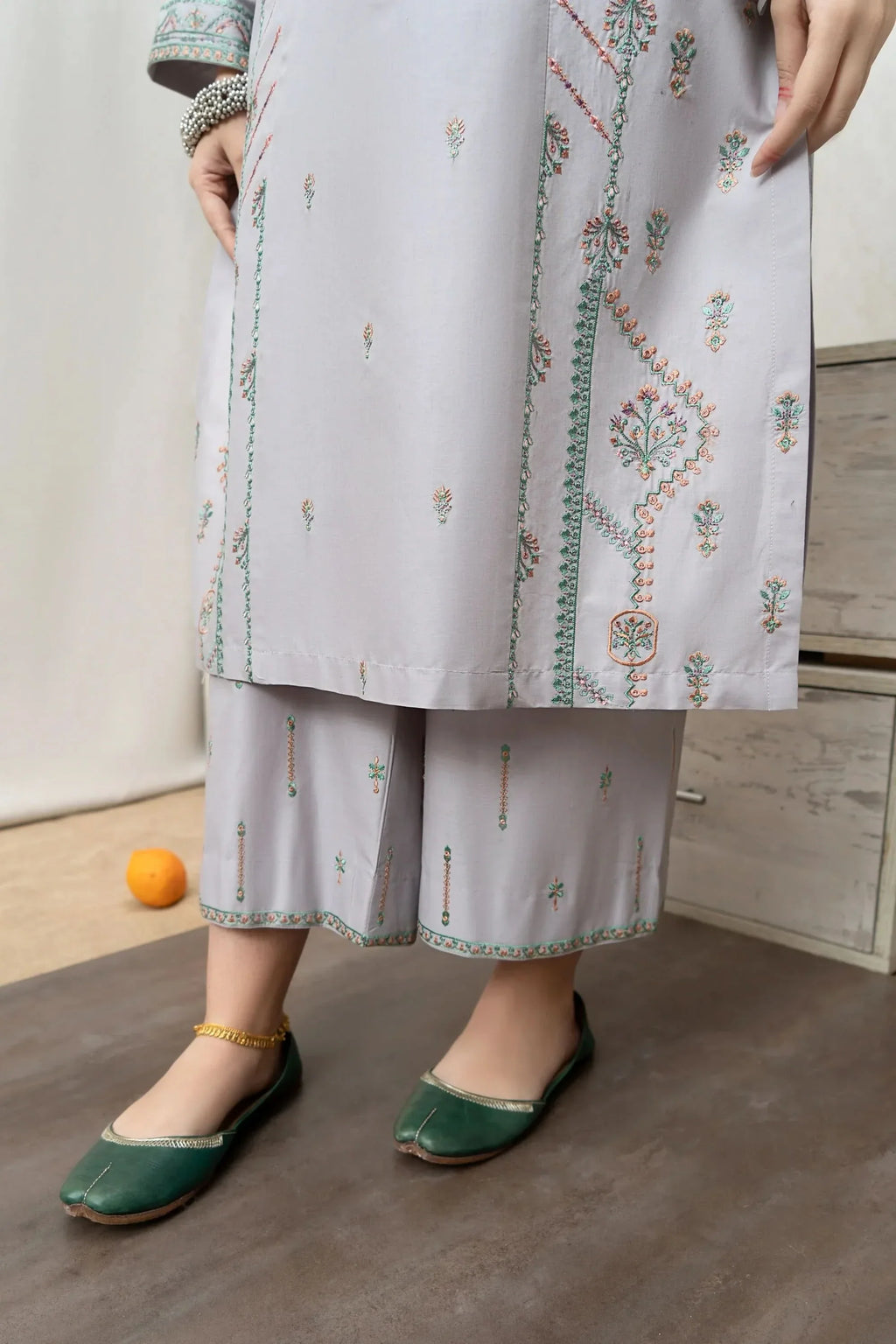 NEELAM - BG588