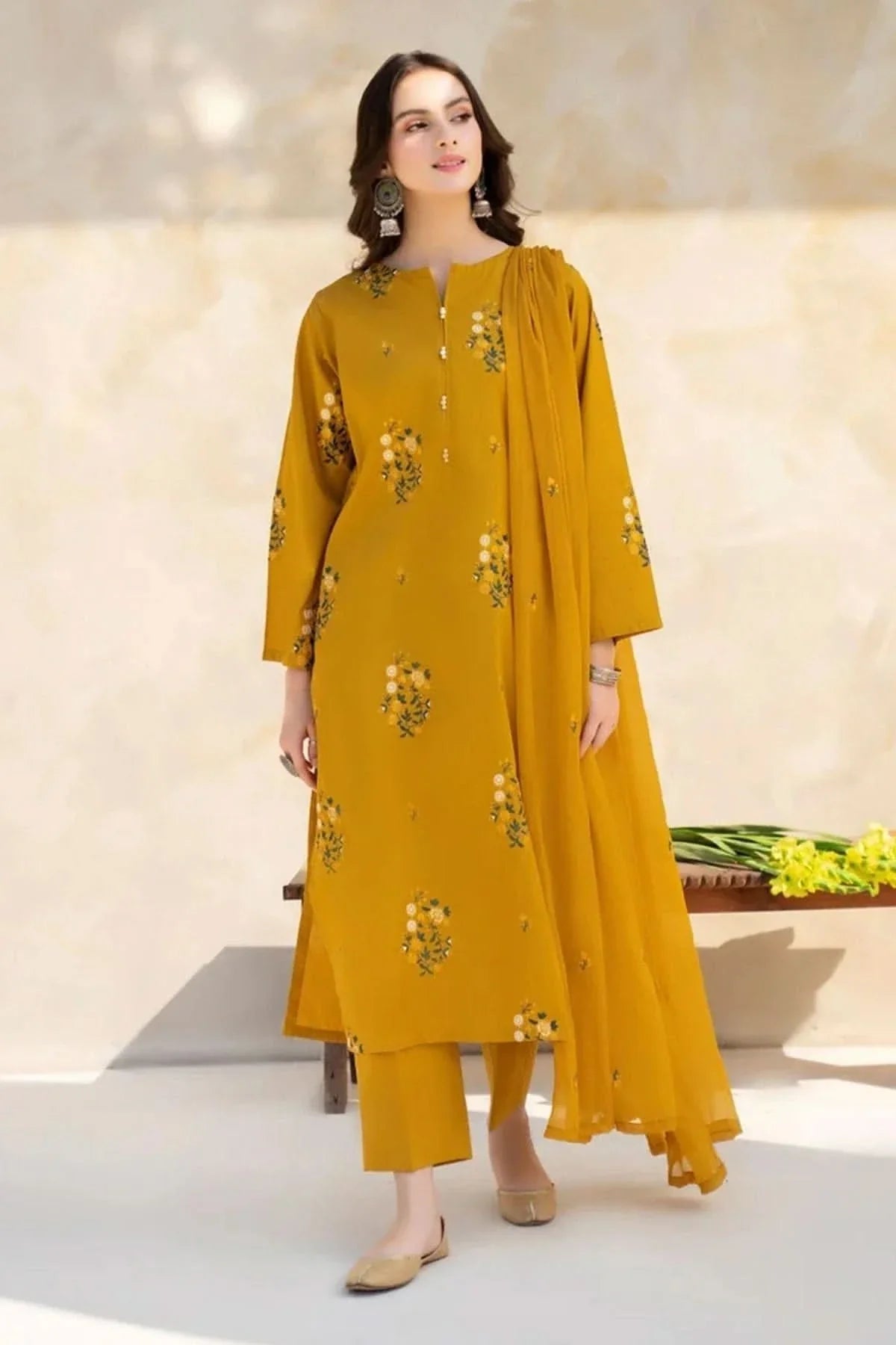3 PC EMBROIDERED LAWN SUIT - BG630
