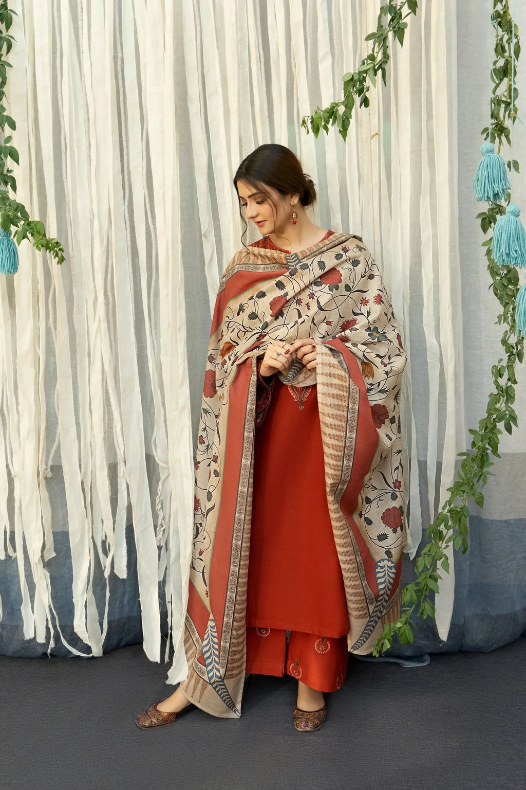 AMIRAH DHANAK - BG622