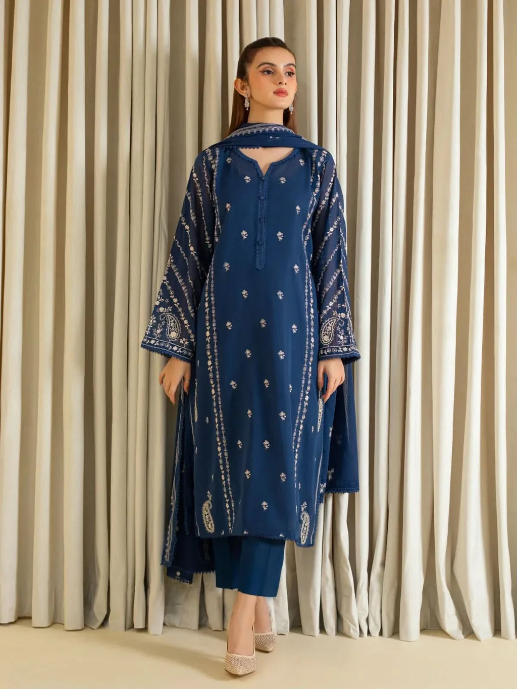 3 PC EMBROIDERED SUIT-BG584
