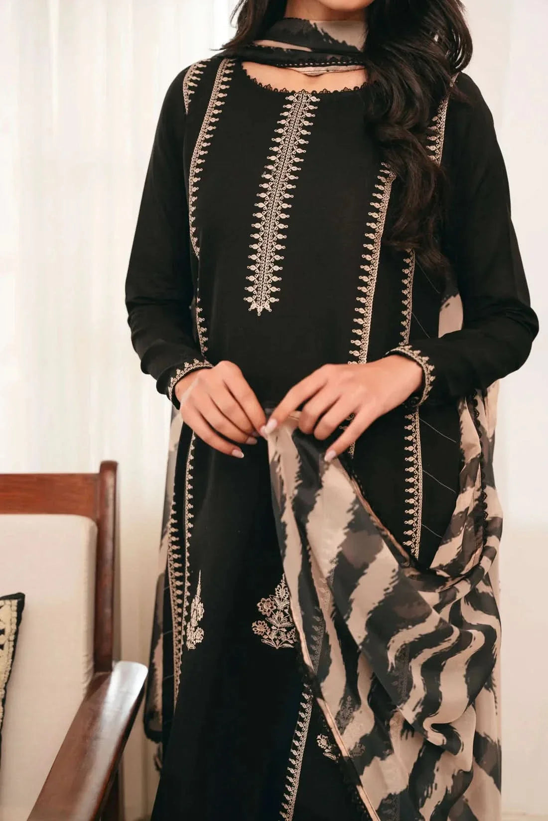 3 PC EMBROIDERED DHANAK SUIT - BG808