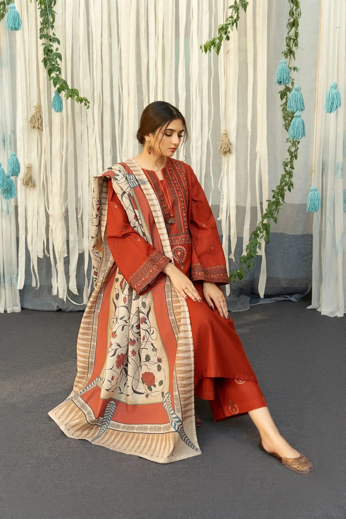 AMIRAH DHANAK - BG622