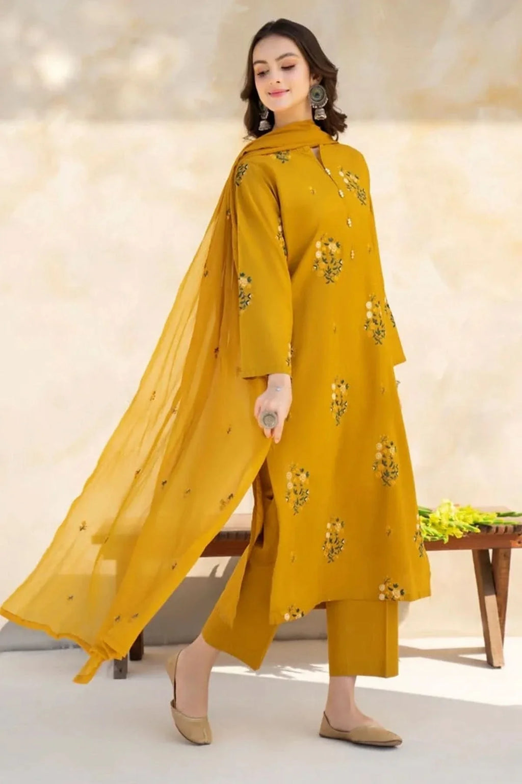3 PC EMBROIDERED LAWN SUIT - BG630