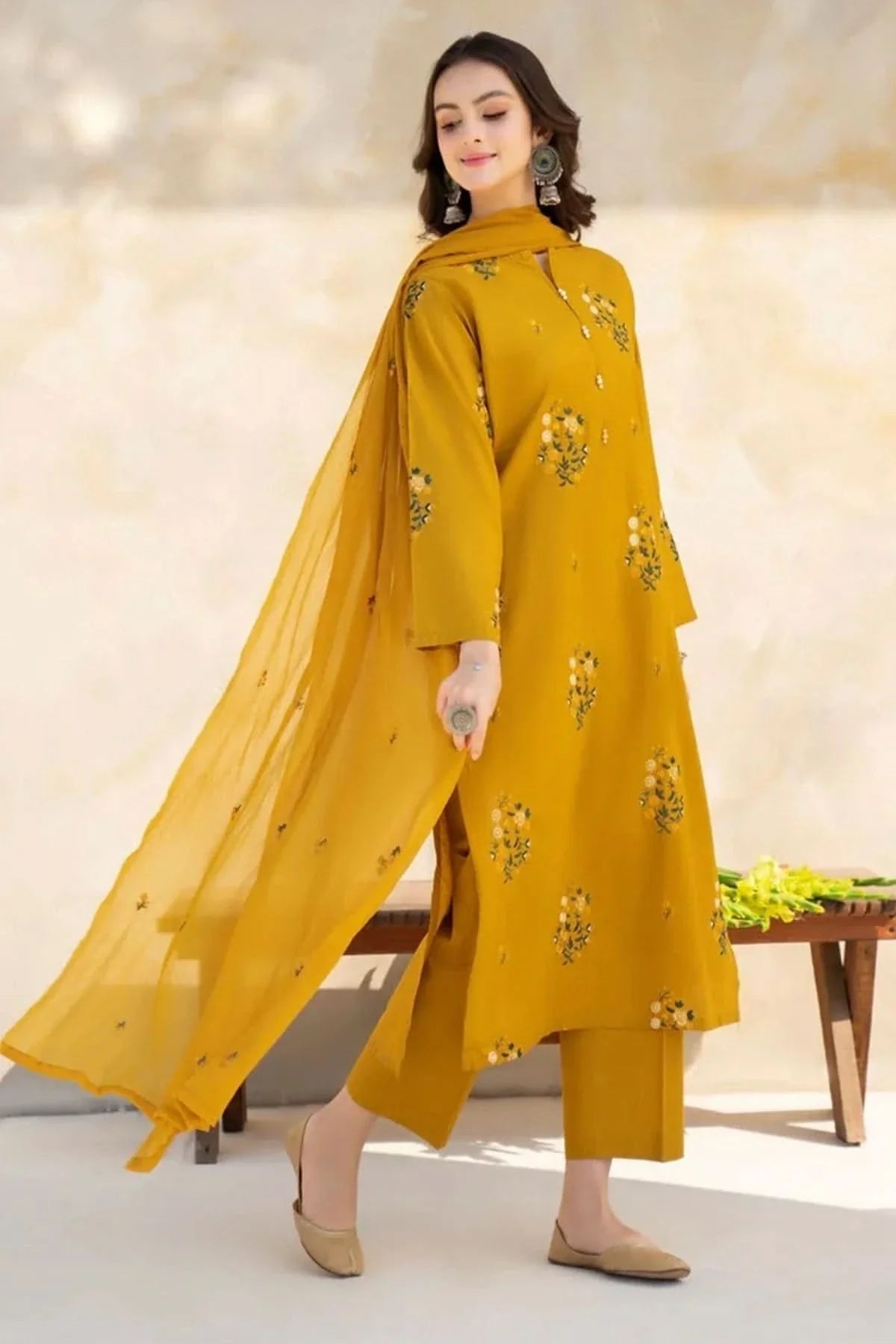 3 PC EMBROIDERED LAWN SUIT - BG630