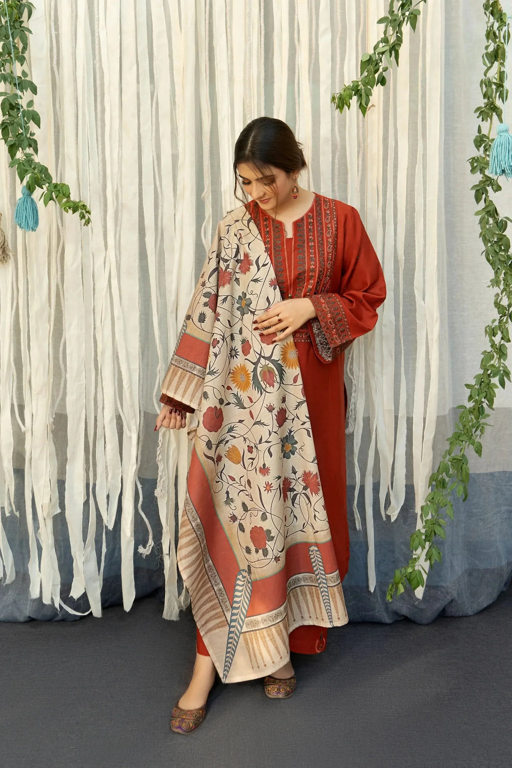 AMIRAH DHANAK - BG622