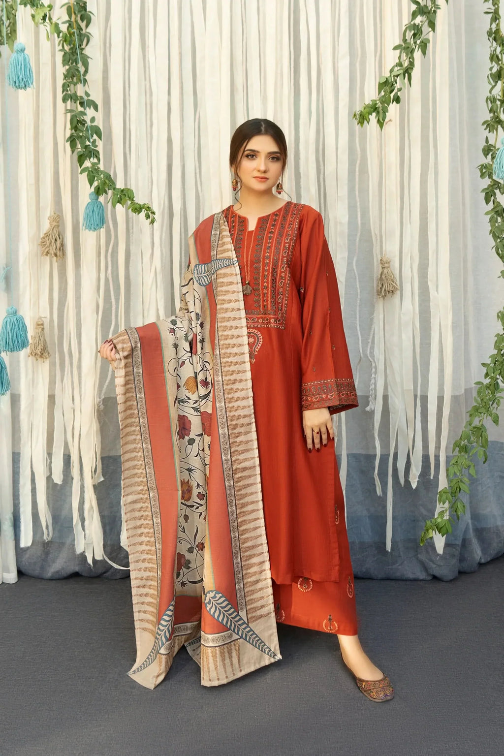 AMIRAH DHANAK - BG622