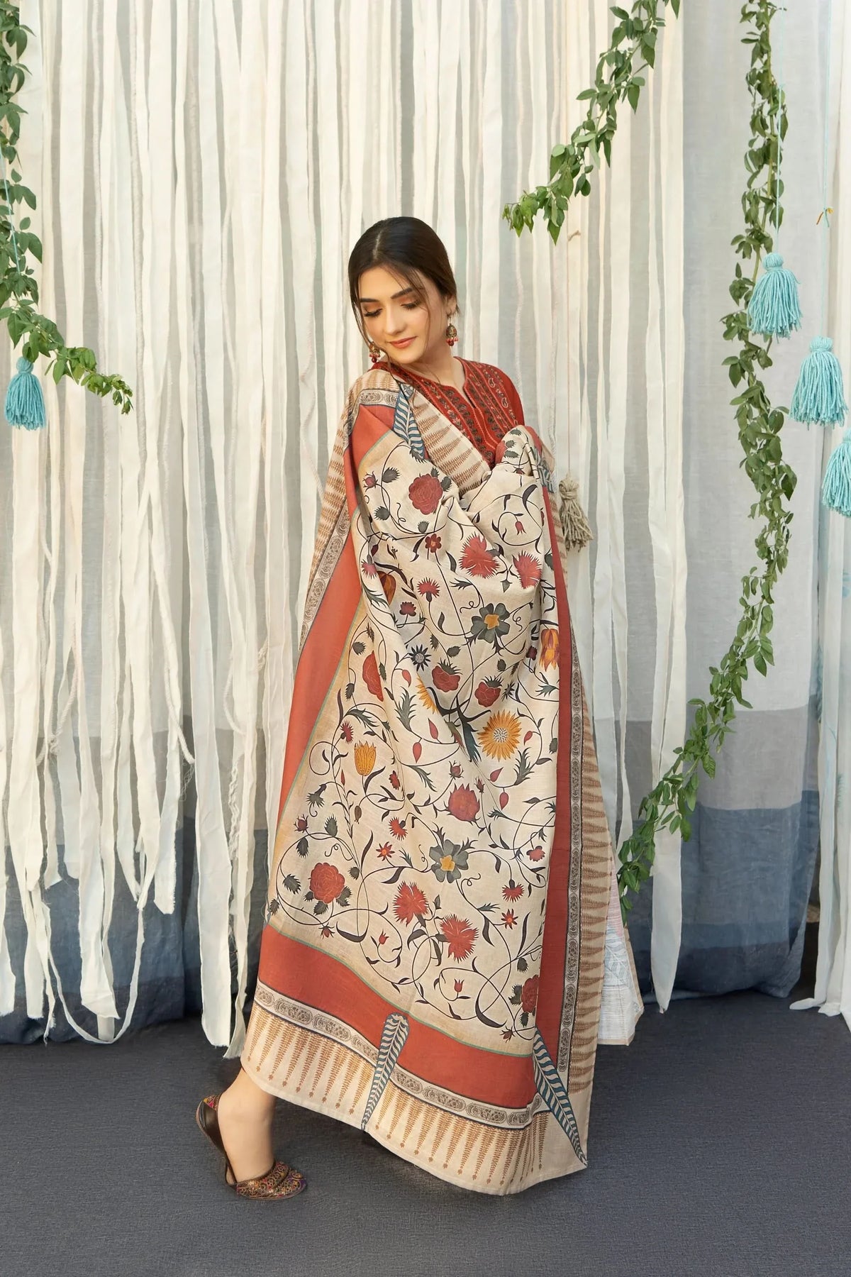 AMIRAH DHANAK - BG622