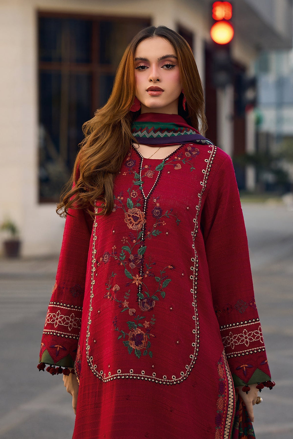 3PC EMBROIDERED LAWN SUIT - BG890