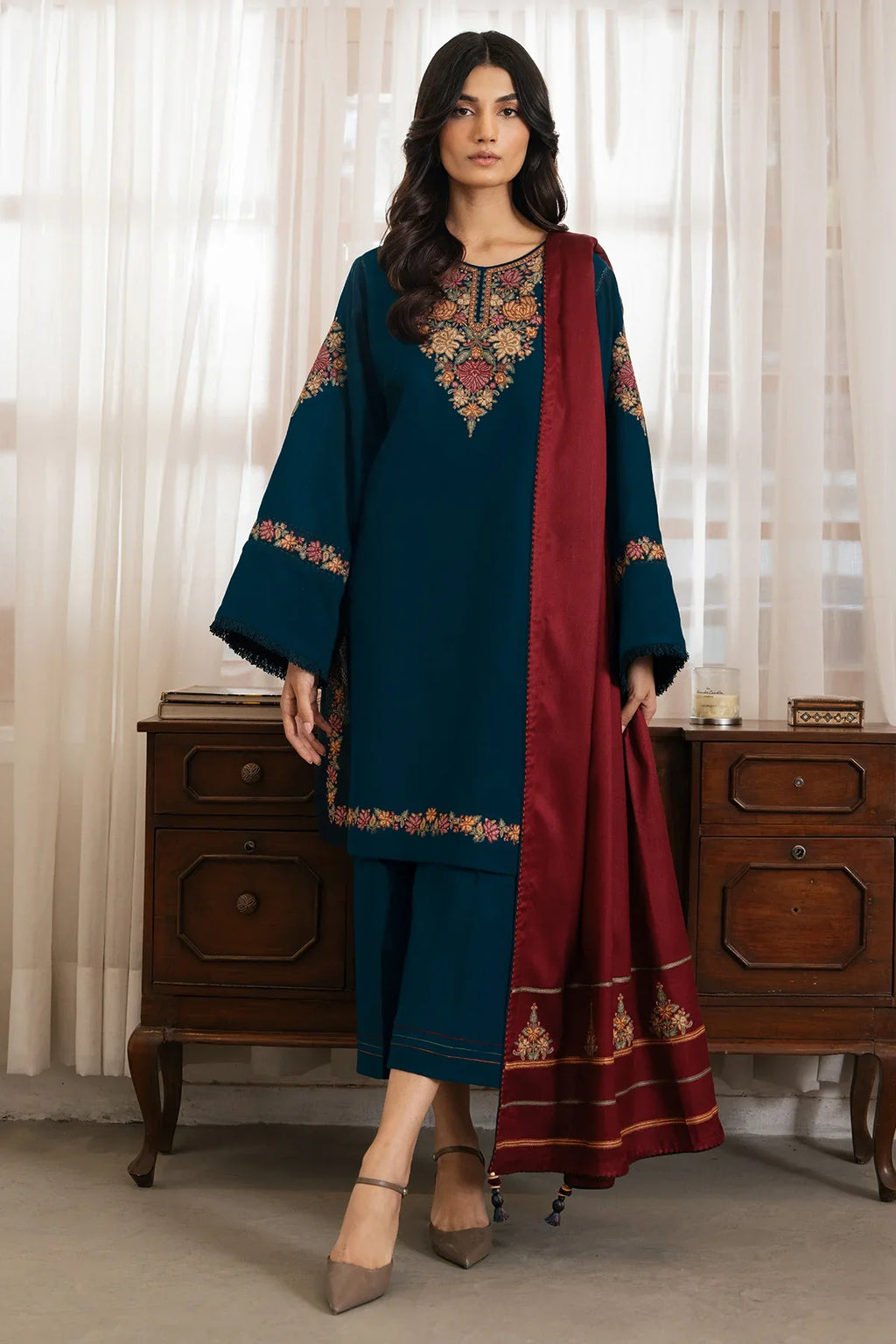 3 PC EMBROIDERED DHANAK SUIT - BG824
