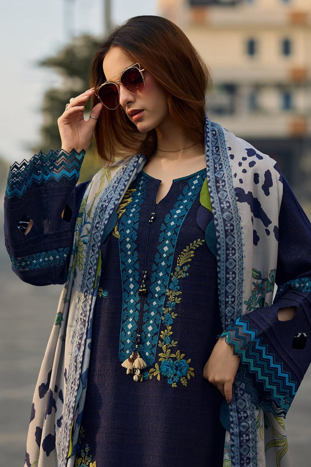 3PC EMBROIDERED LAWN - BG879