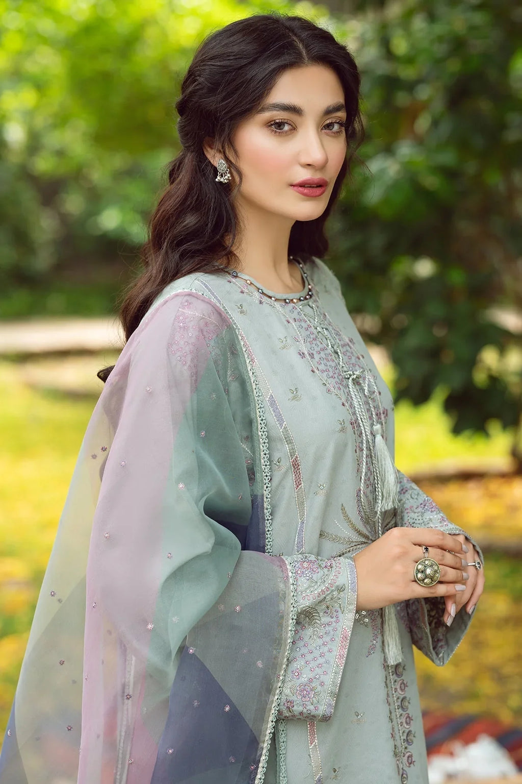 3 PC EMBROIDERED LAWN SUIT - BG869