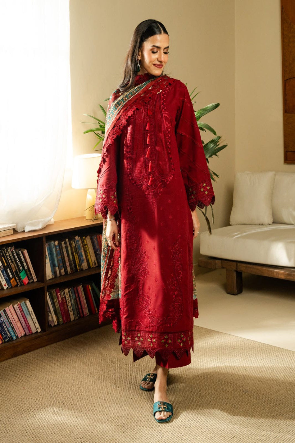 3PC EMBROIDERED LAWN SUIT - BG882