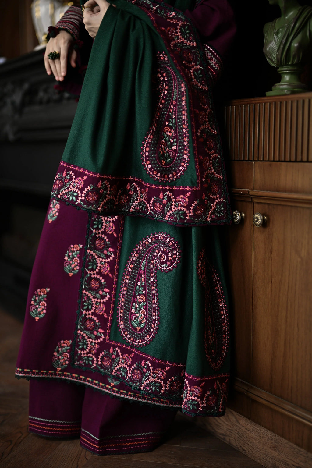 3 PC EMBROIDERED LAWN SUIT - BG877