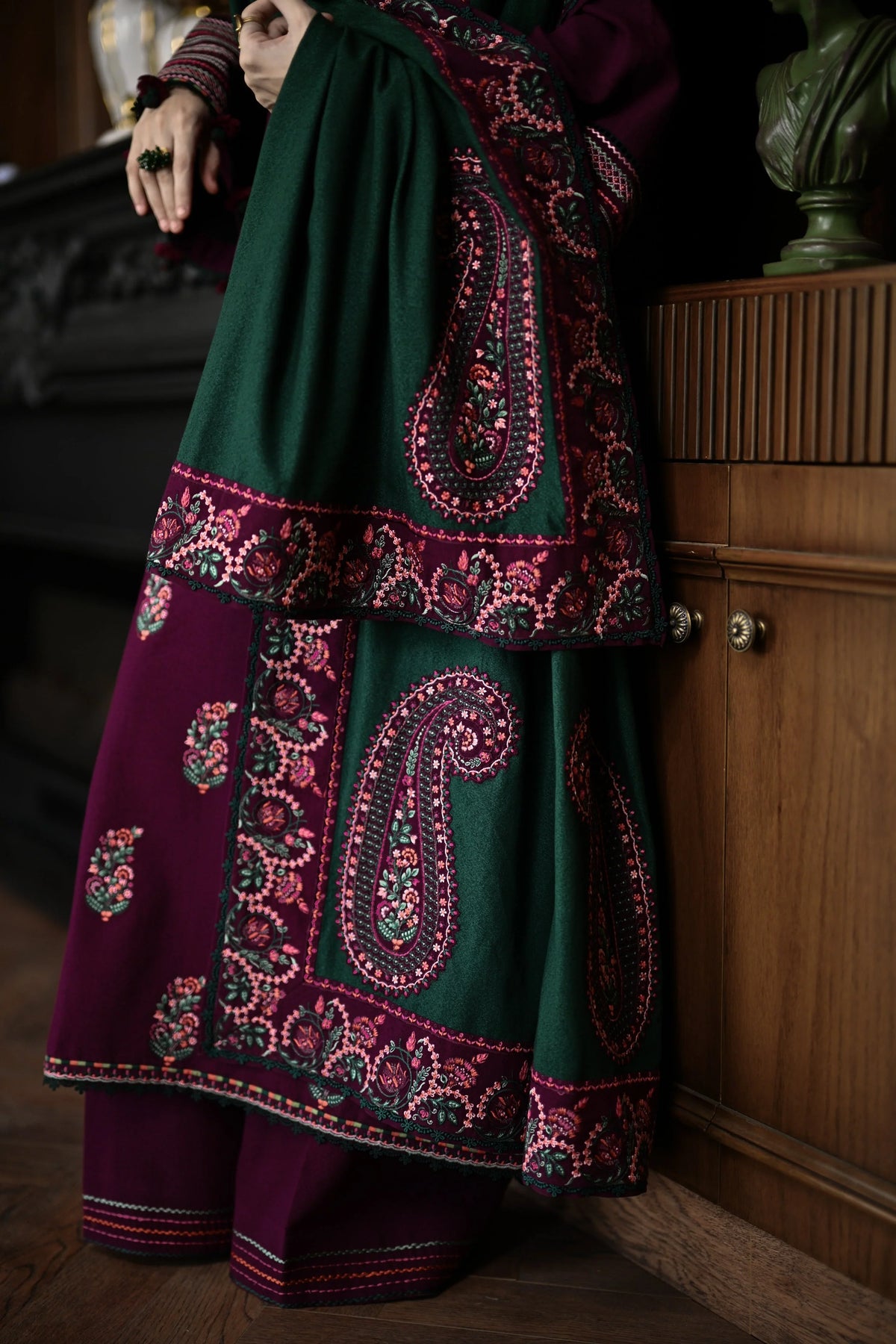3 PC EMBROIDERED LAWN SUIT - BG877