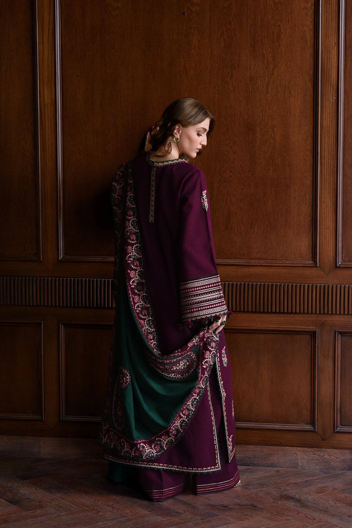 3 PC EMBROIDERED LAWN SUIT - BG877
