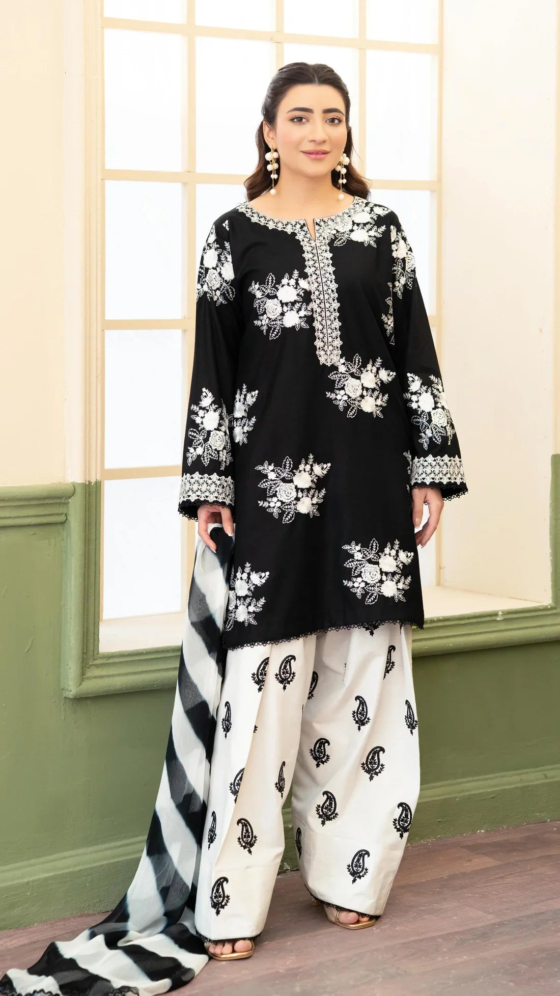 3PC EMBROIDERED SUIT - BG897