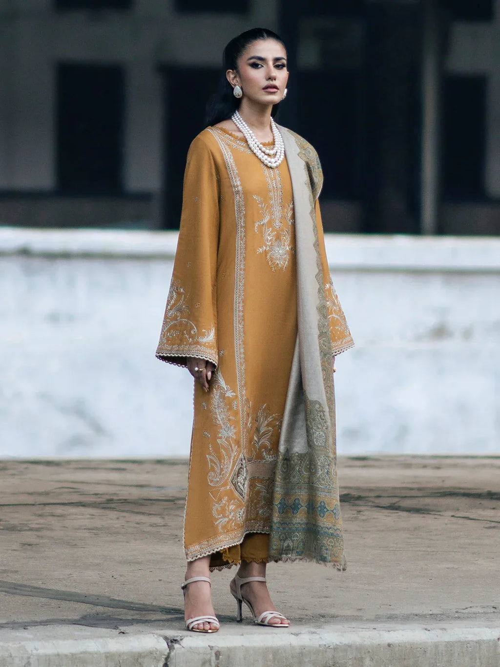 3 PC EMBROIDERED DHANAK SUIT - BG822