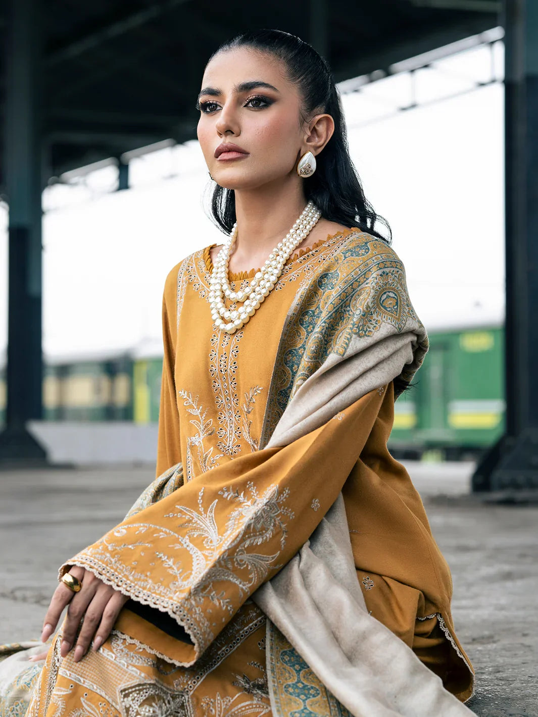 3 PC EMBROIDERED DHANAK SUIT - BG822