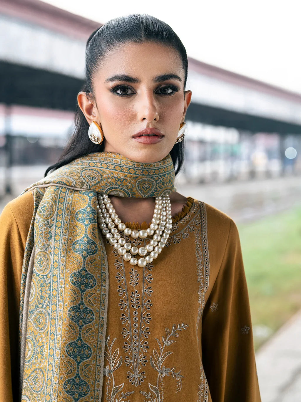 3 PC EMBROIDERED DHANAK SUIT - BG822