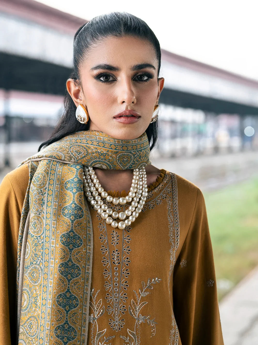3 PC EMBROIDERED DHANAK SUIT - BG822