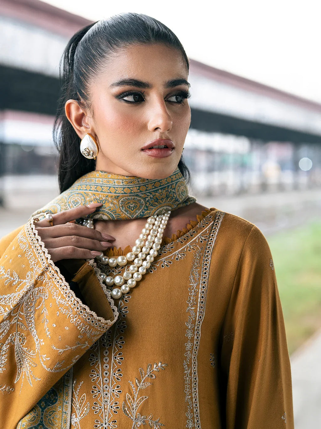 3 PC EMBROIDERED DHANAK SUIT - BG822