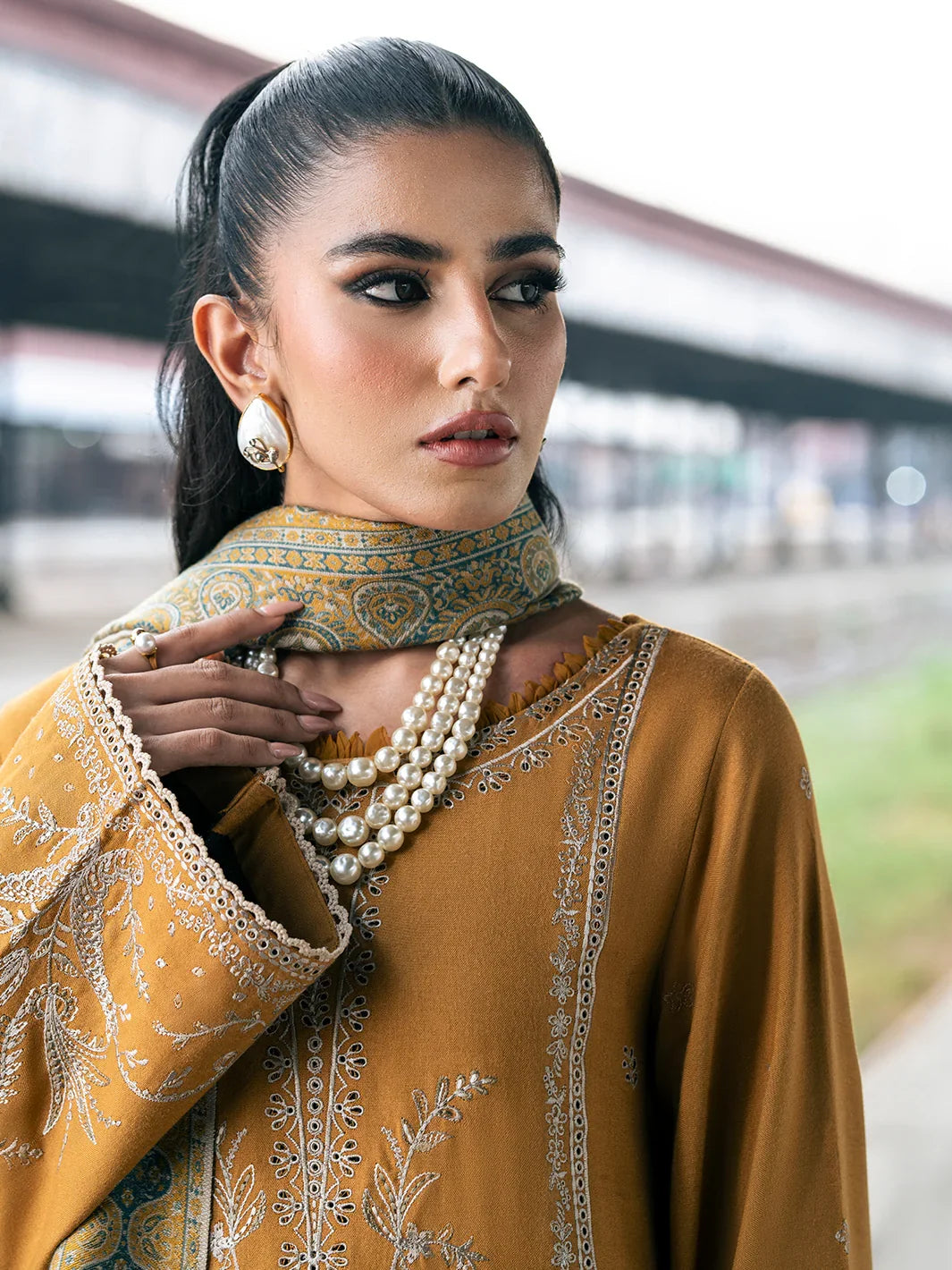 3 PC EMBROIDERED DHANAK SUIT - BG822