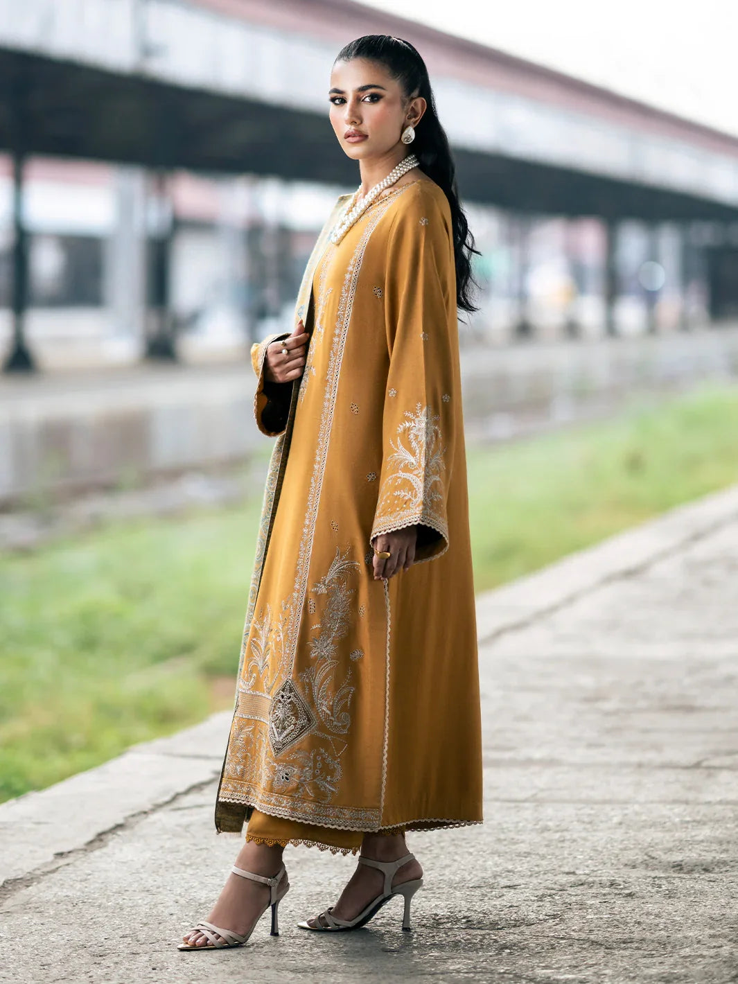 3 PC EMBROIDERED DHANAK SUIT - BG822