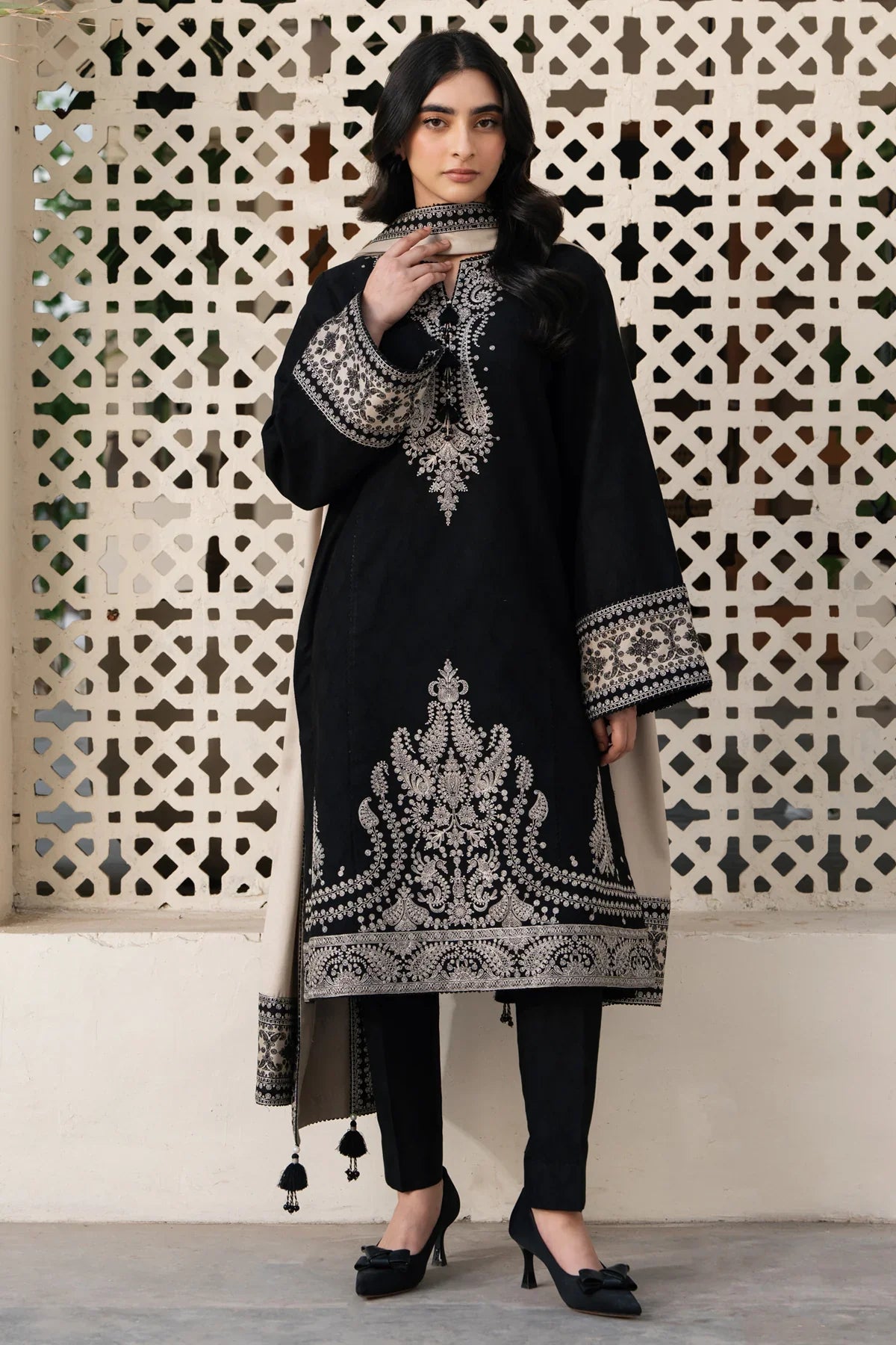 3 PC EMBROIDERED SUIT DHANAK - BG821